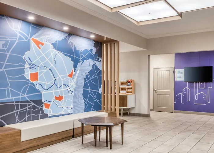Holiday Inn Express & Suites - Green Bay East By Ihg